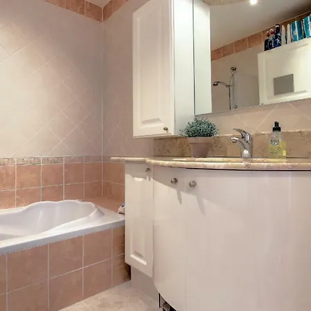 High Standard Br Design Flat For Family Ppl Swimming Pool Free Parking Big Balcony *